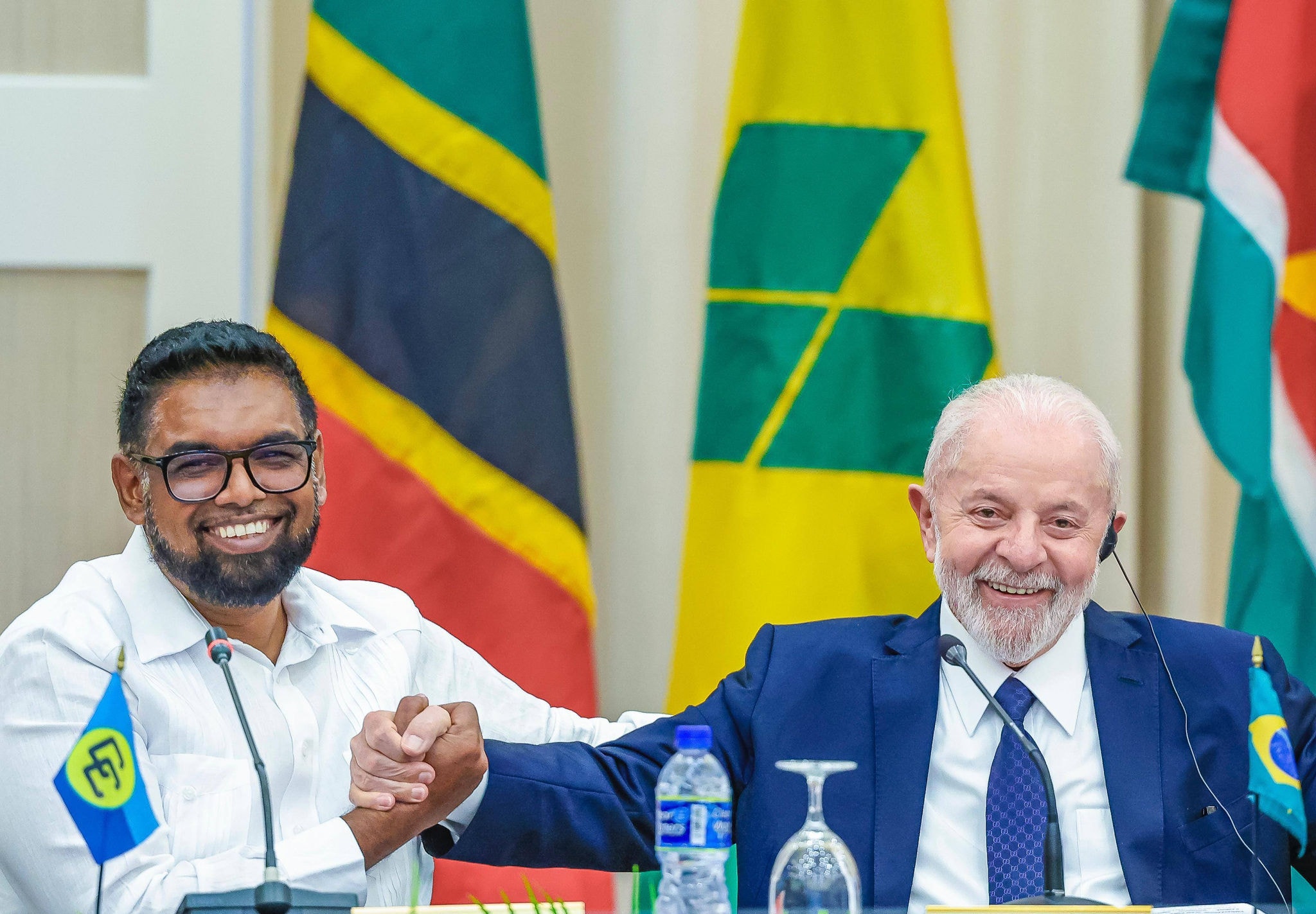 Lula e o presidente da Guiana, Mohamed Irfaan Ali, durante participação de sessão especial com chefes de governo da Caricom