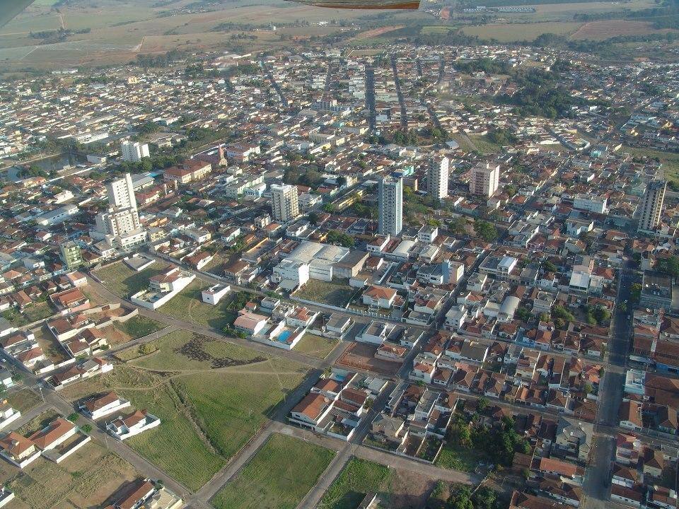 Pacientes com Covid no interior de MG são transferidos para SP por falta de UTIs