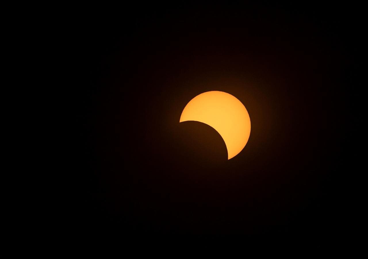 Imagem ilustrativa de eclipse solar