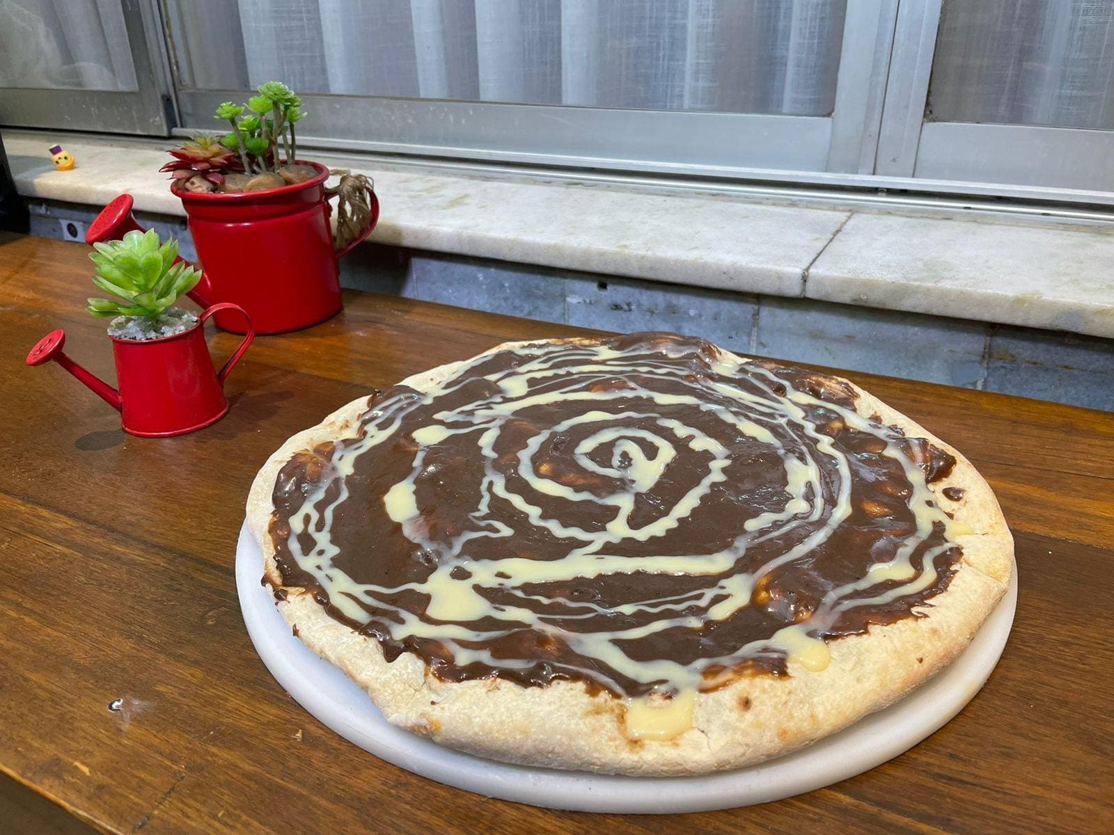  pizza de chocolate e pizza de sardinha