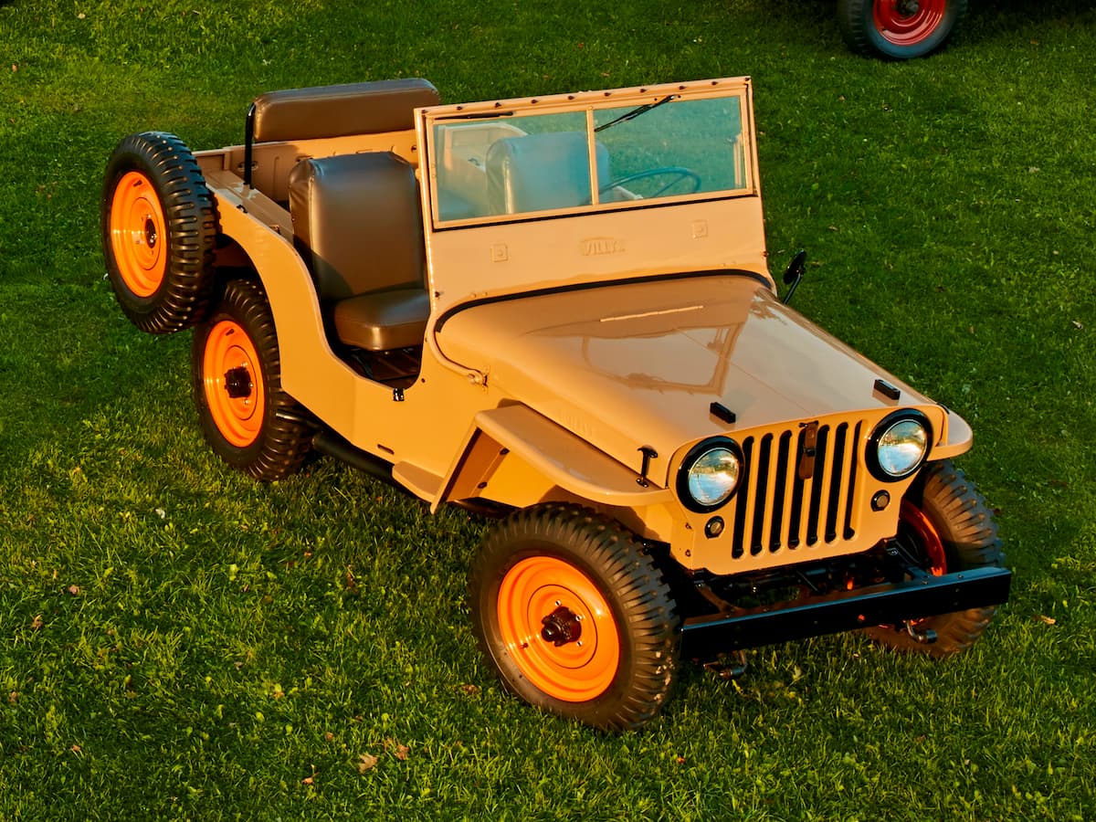 CJ-2A foi o primeiro a ter a grade de sete fendas,  detalhe que remete à Jeep até hoje