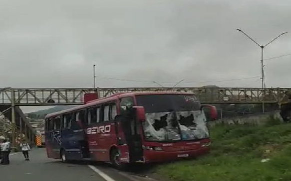 Ônibus Máfia Azul queimado (Foto: Reprodução)