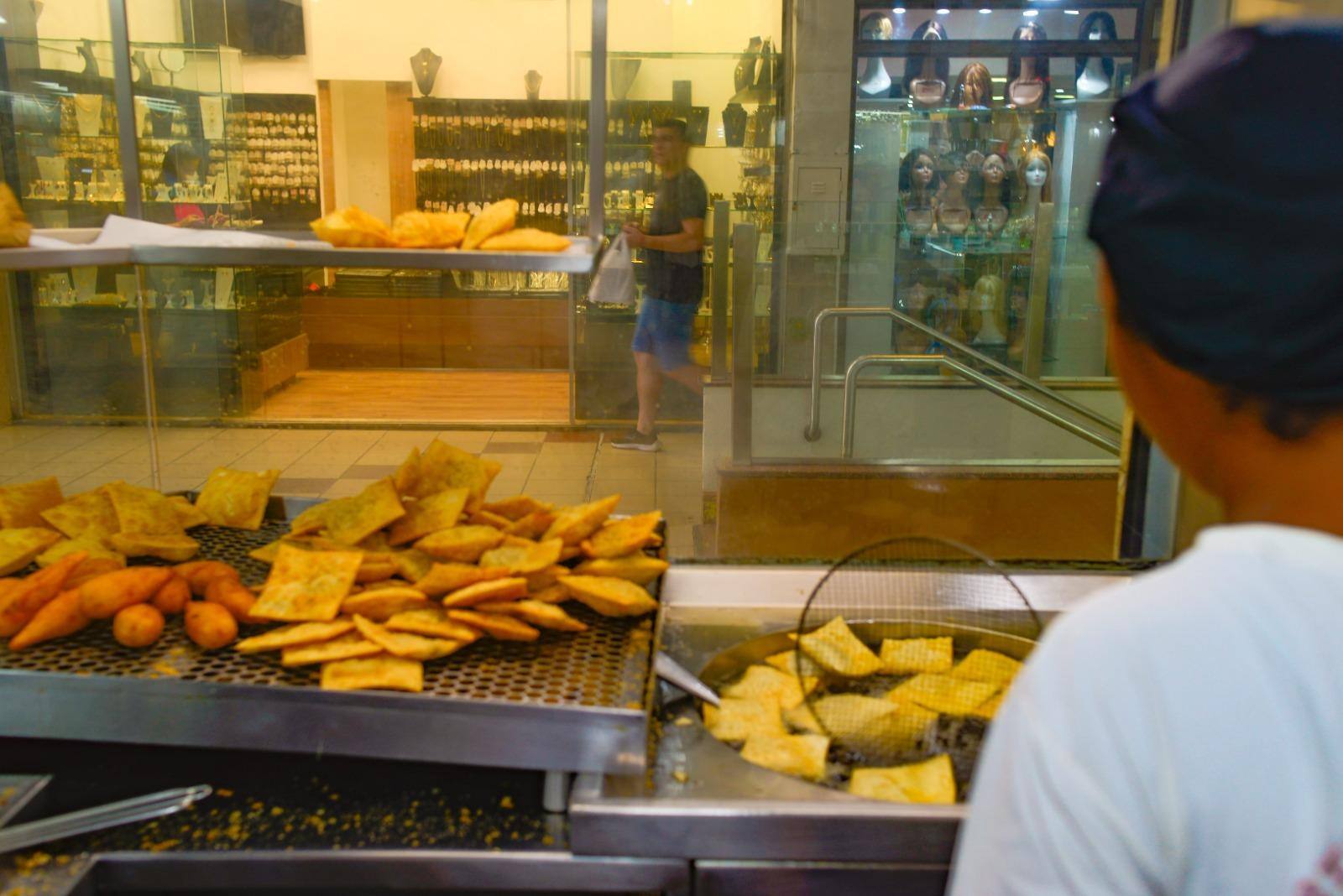 A pastelaria Ouvidor nasceu praticamente junto com a Galeria Ouvidor e tem quase 60 anos de história