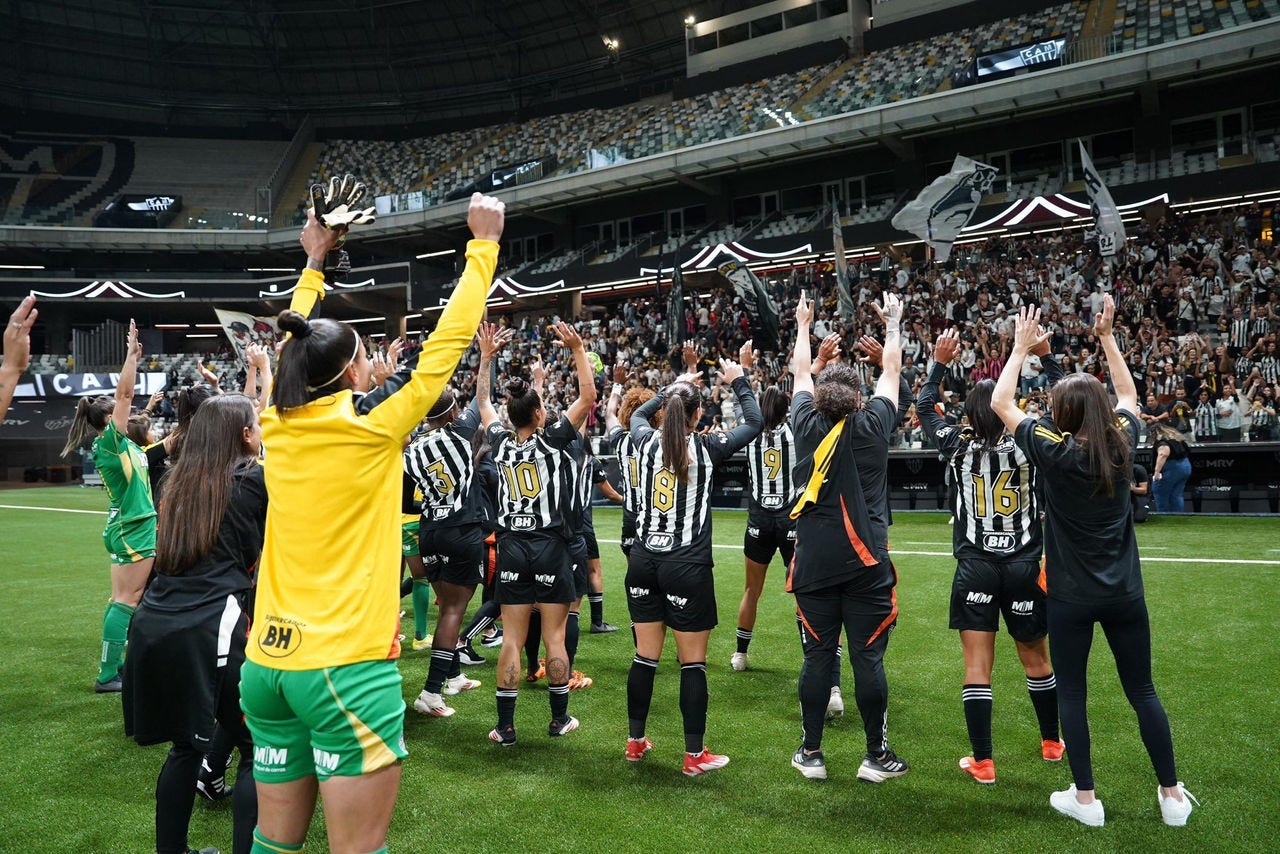 Vingadoras com a torcida na Arena MRV