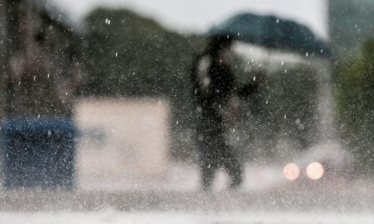 Frente fria acompanha por chuva deve derrubar temperaturas nos próximos dias