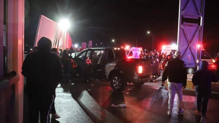 Imagem do veículo que atropelou torcedores após partida no México