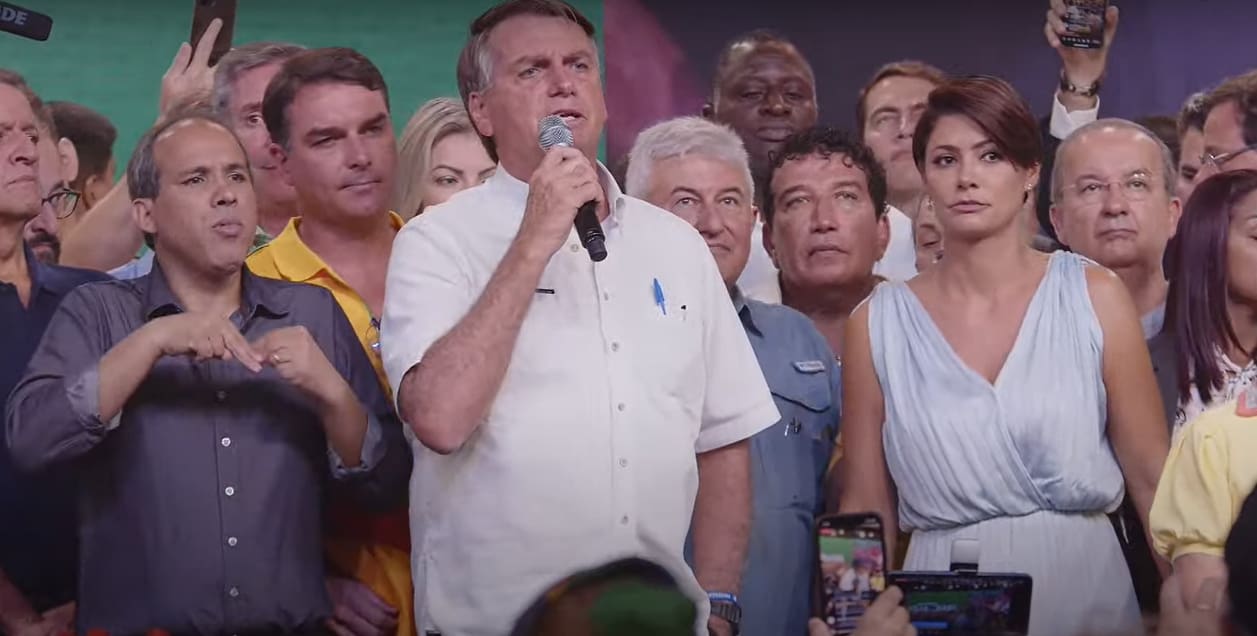 Presidente Jair Bolsonaro discursa durante "movimento filia Brasil"