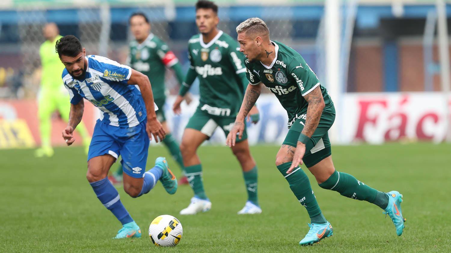 Apesar do empate, Palmeiras continua na liderança do campeonato com três pontos de vantagem sobre o Corinthians