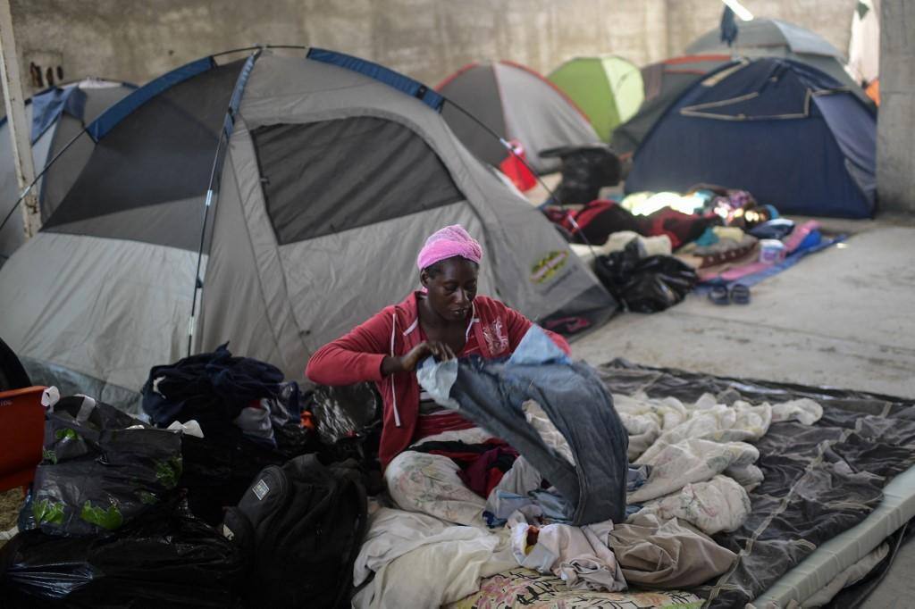 Acampamento de haitianos na fronteira dos Estados Unidos com o México