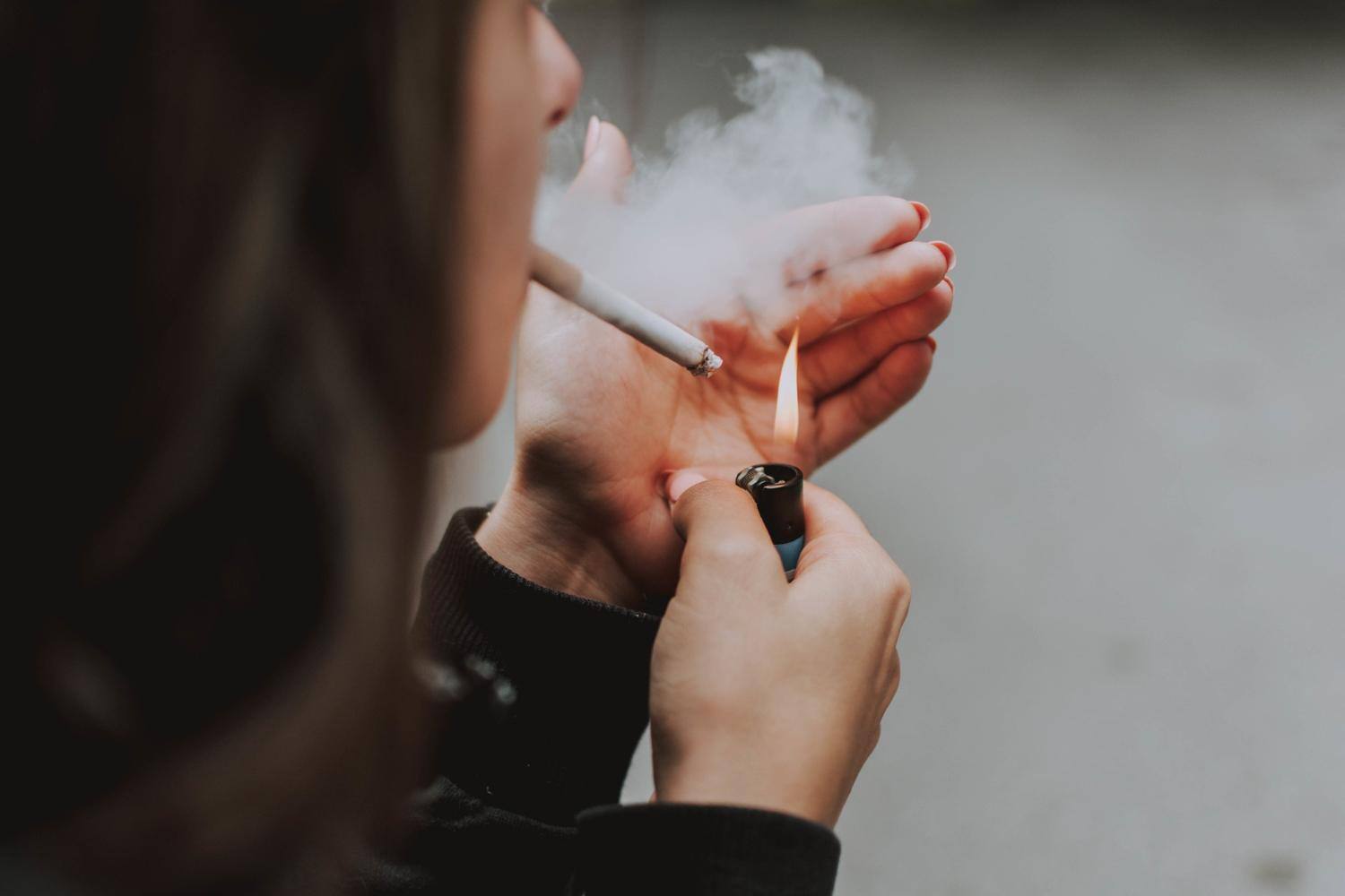 Atualmente, apenas maiores de 18 anos podem comprar cigarros ou produtos de tabaco no Reino Unido
