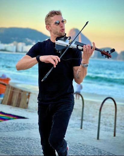 Argentino, Damian Zantedeschi vive em BH e surpreende no violino