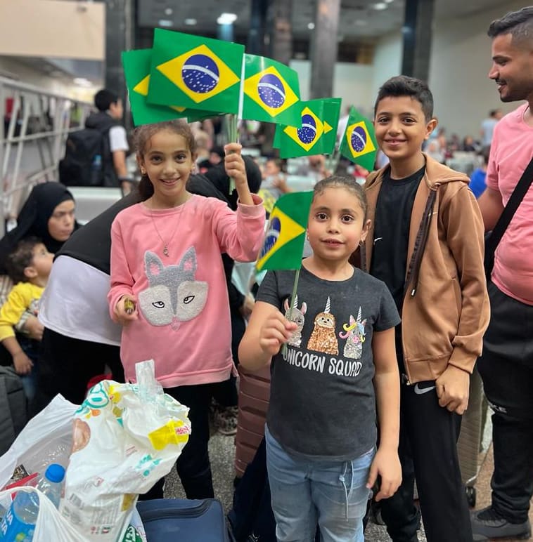 O grupo que deixou Gaza e seguiu para o Egito, em operação de repatriação ao Brasil, tem 17 crianças