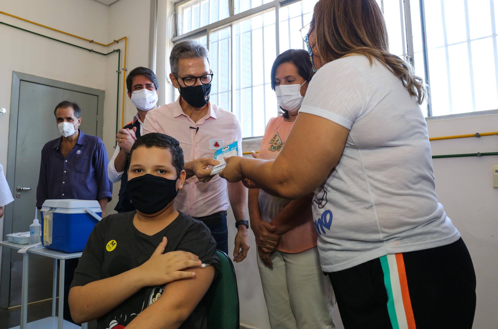 Primeira criança vacinada em Minas
