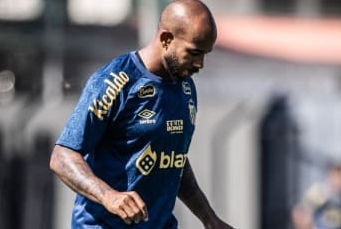Patrick durante treinamento no CT do Santos; jogador não vem tendo bom desempenho pelo Peixe