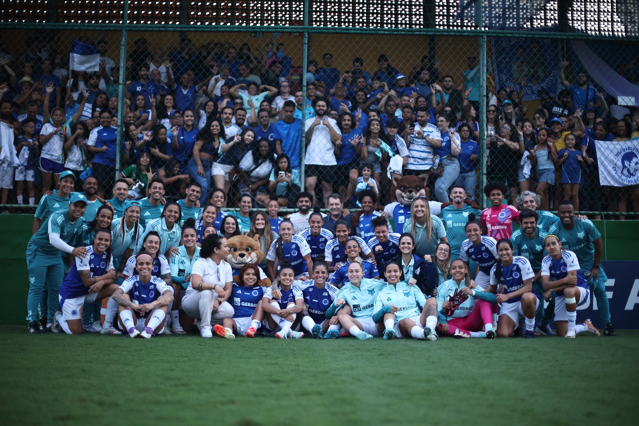 Gabigol foi ao estádio no jogo das Cabulosas contra o 3B da Amazônia, pelo Brasileirão Feminino