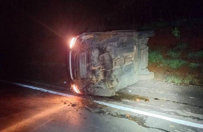 Policial Civil morreu após o carro em que ele estava tombar na MGC-496, em Corinto
