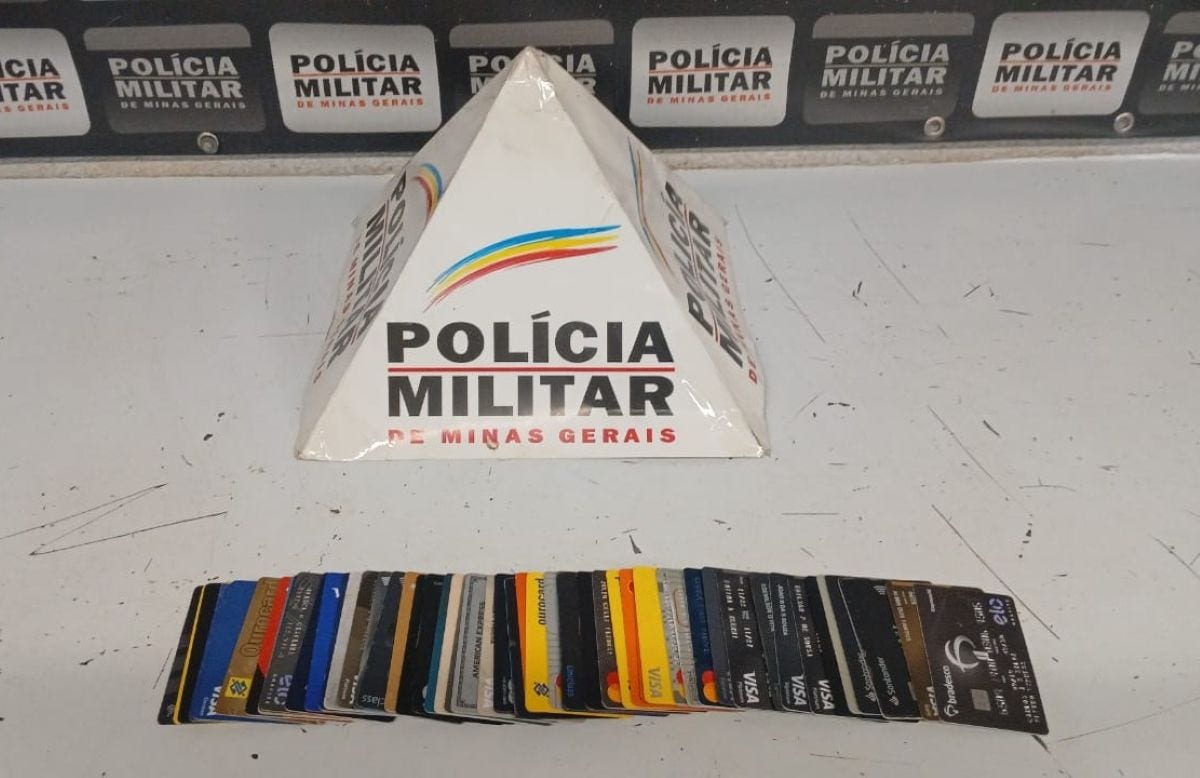 PM aprendeu mais de 50 cartões de crédito com os suspeitos  