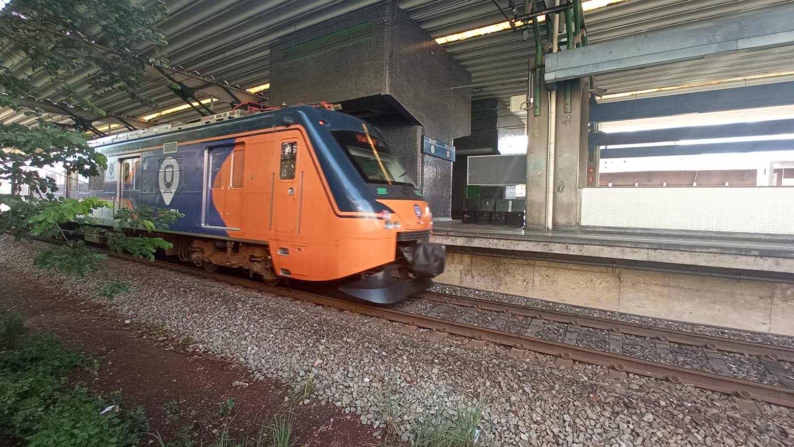 Os profissionais cogitam cruzar os braços durante o Carnaval devido à preocupação com a operação do metrô durante a folia