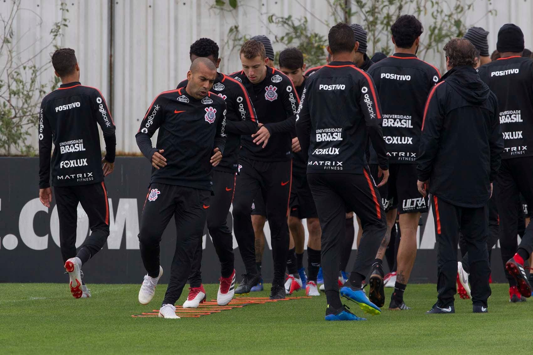 Alvinegro também vem enfrentando dificuldades para retomar o bom futebol em campo