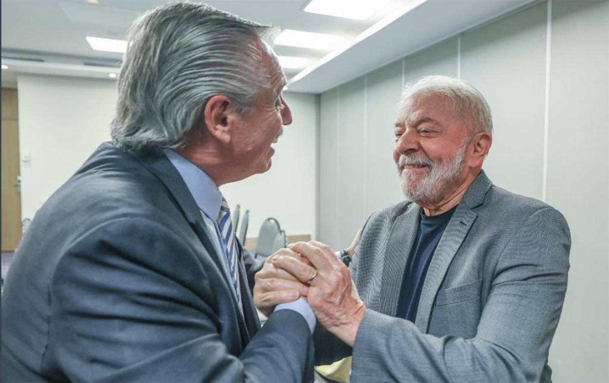 Na imagem, o presidente da República, Luiz Inácio Lula da Silva (PT), e o mandatário argentino, Alberto Fernández