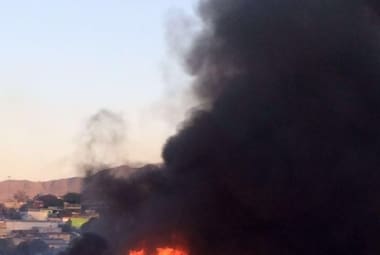 Carreta bate em vários carros no Anel Rodoviário no Betânia 