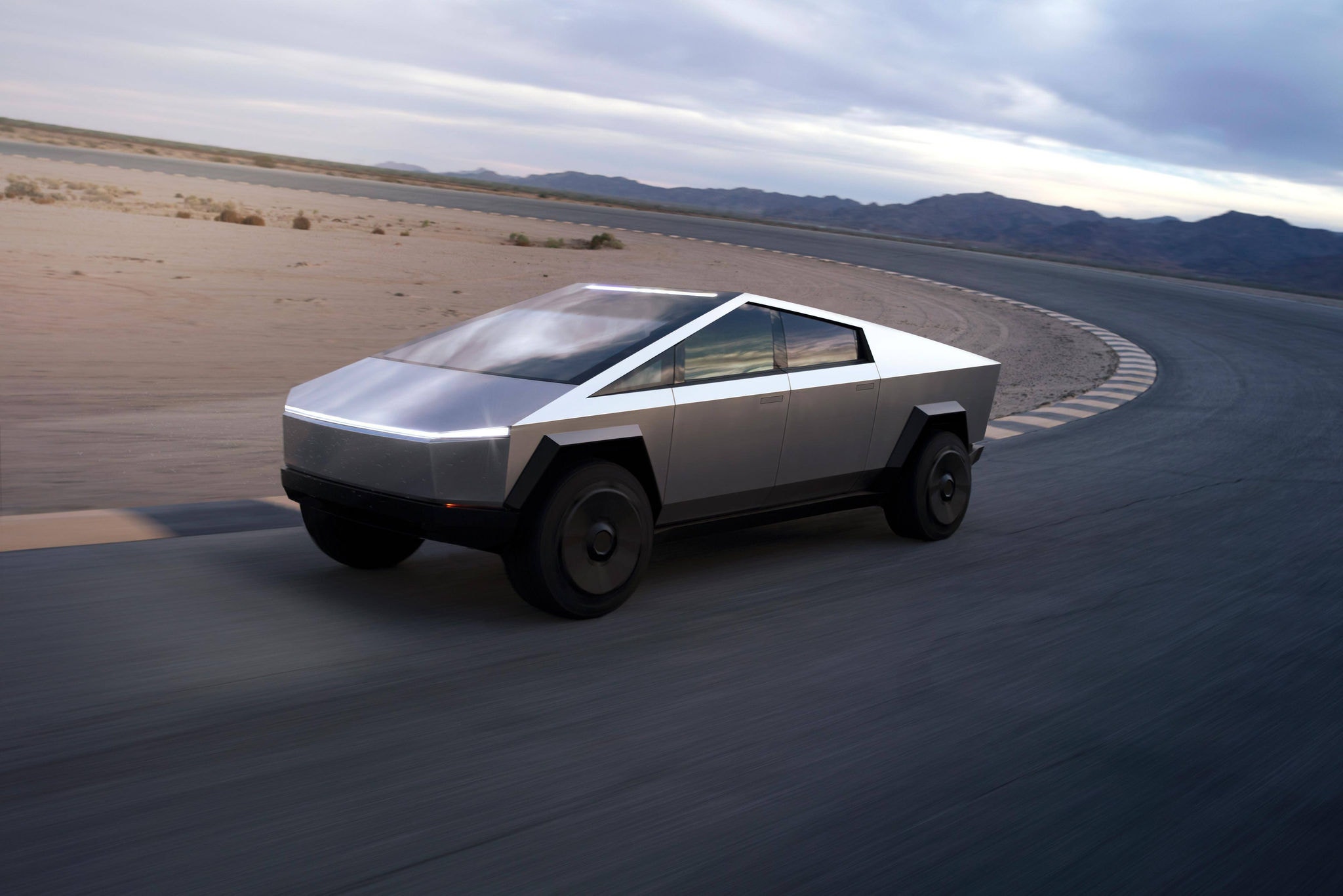 Carro que explodiu era do modelo Tesla Cybertruck