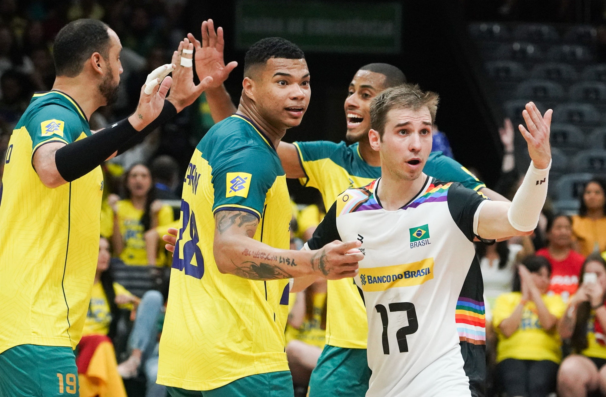 Seleção masculina de vôlei busca a primeira vitória na VNL, contra a Argentina, nesta quinta-feira (23)