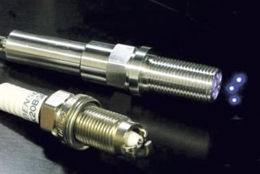 Laser com microfeixes (dir) pode ser a evolução das velas (esq)