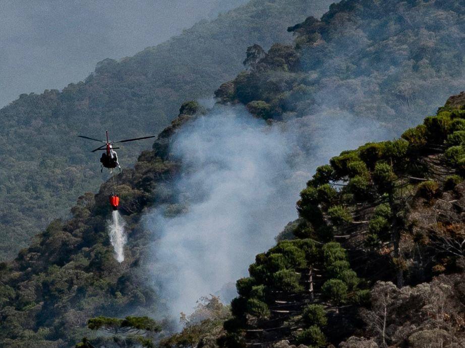 Bombeiros encerram combate a incêndio na Serra da Mantiqueira
