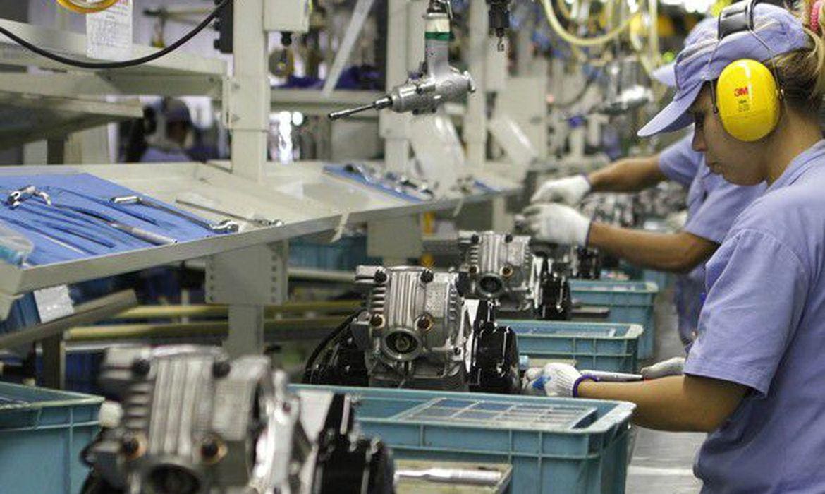 Cinco em cada dez indústrias brasileiras têm dificuldade em contratar por causa da falta de trabalhador qualificado