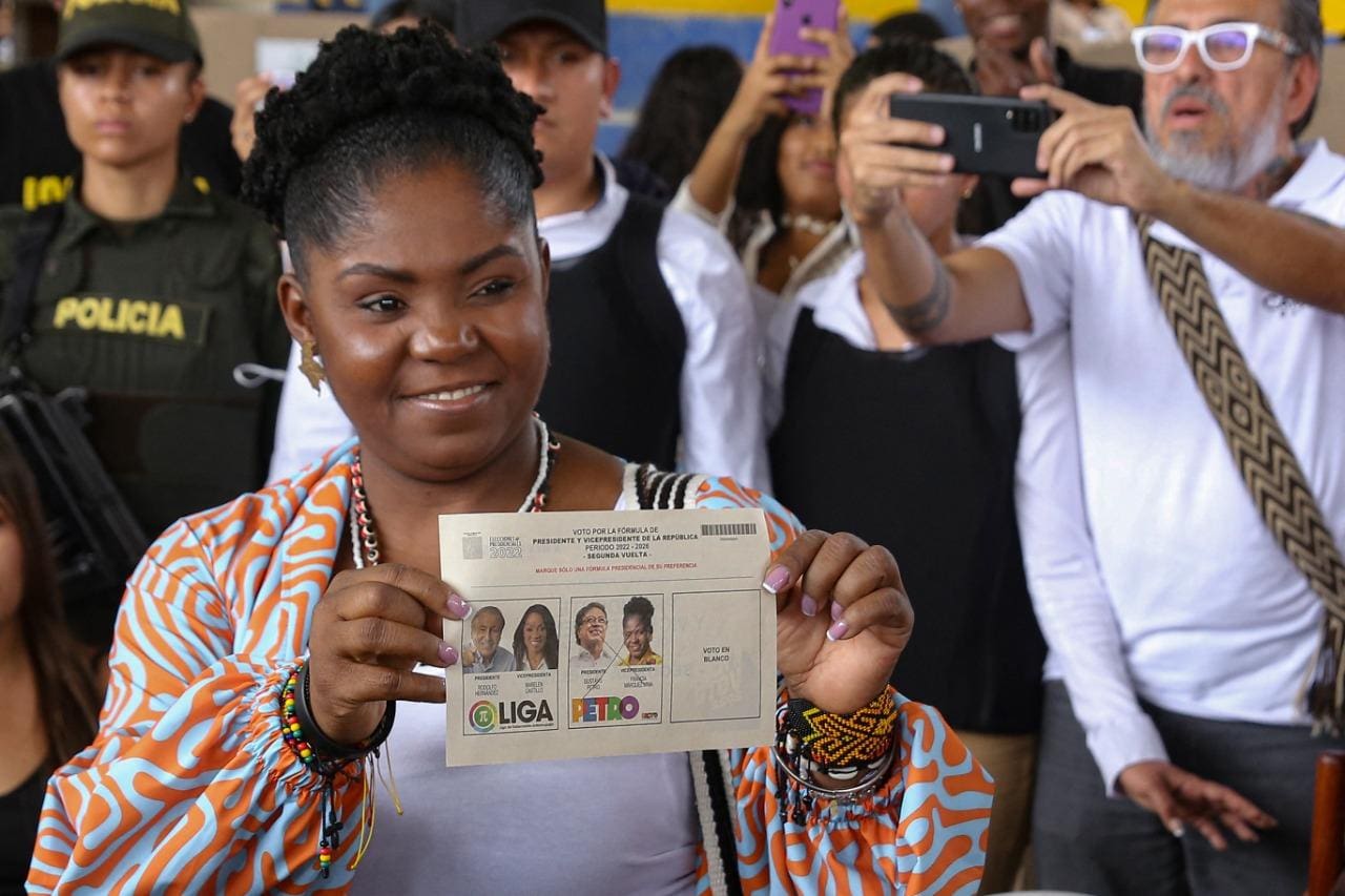 Francia Márquez é a primeira mulher e primeira pessoa negra eleita vice-presidente na Colômbia
