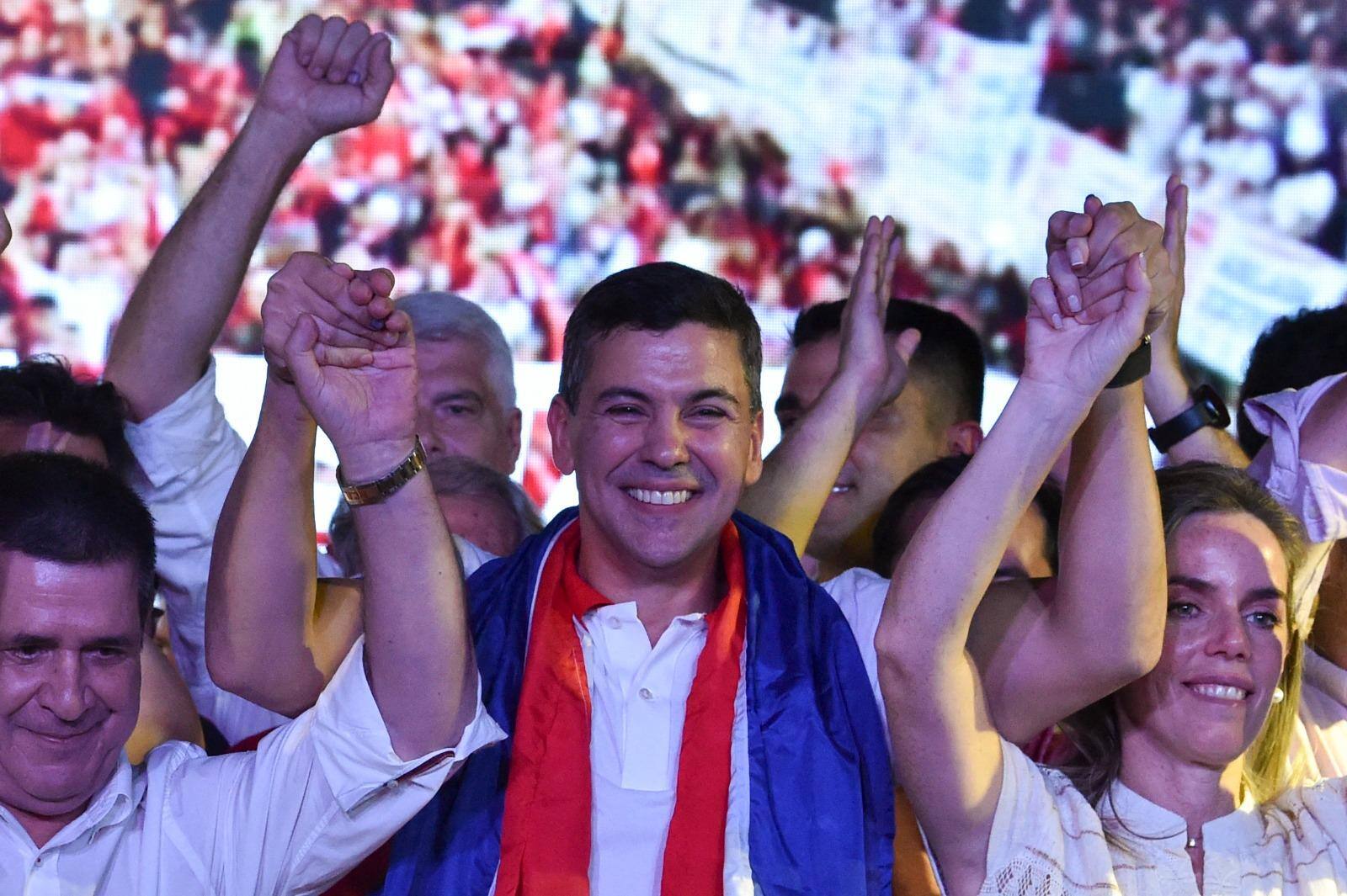 Paraguai: Santiago Peña é eleito e discutirá revisão de acordo de Itaipu
