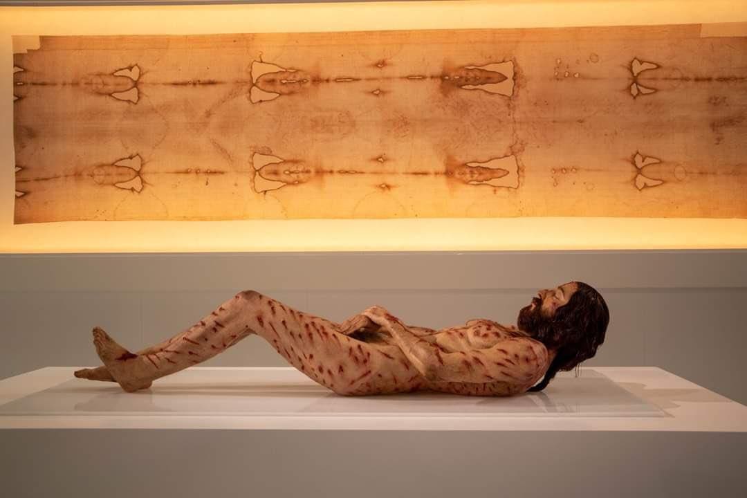Catedral de Salamanca exibe representação hiper-realista de Jesus Cristo em exposição "O Homem Misterioso"