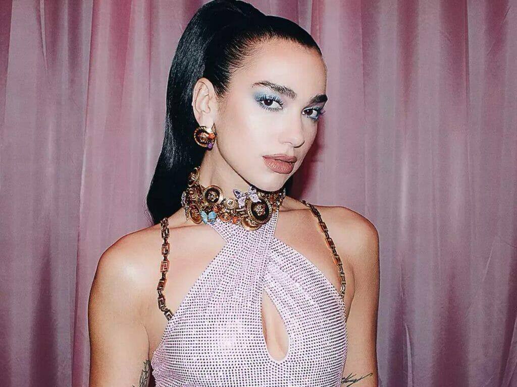 Dua Lipa confirma noivado com o ator  Callum Turner