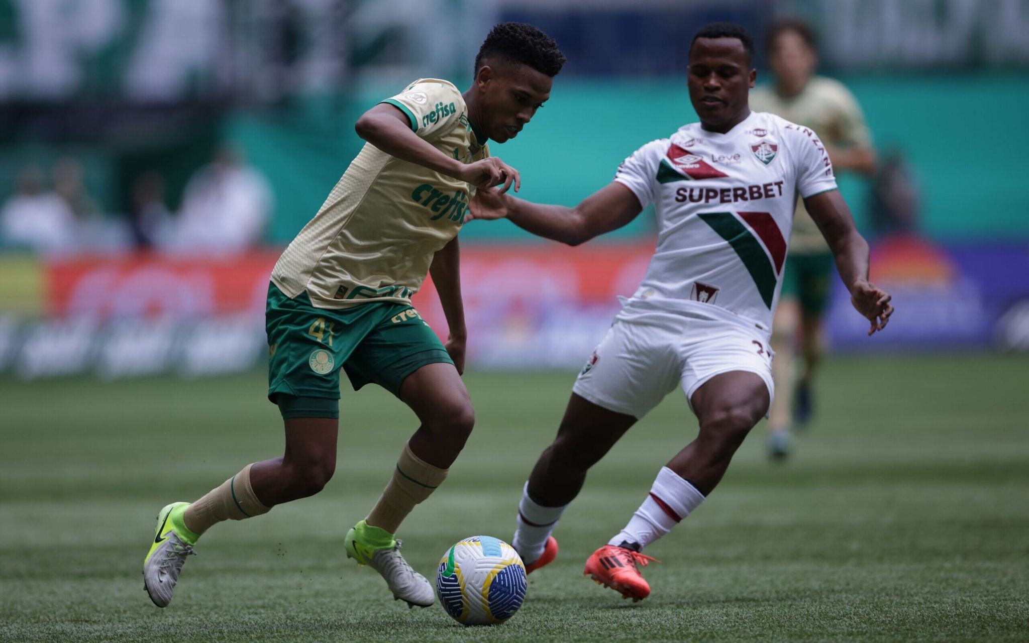 Estêvão em campo em Palmeiras e Fluminense (Foto: Ettore Chiereguini/AGIF)