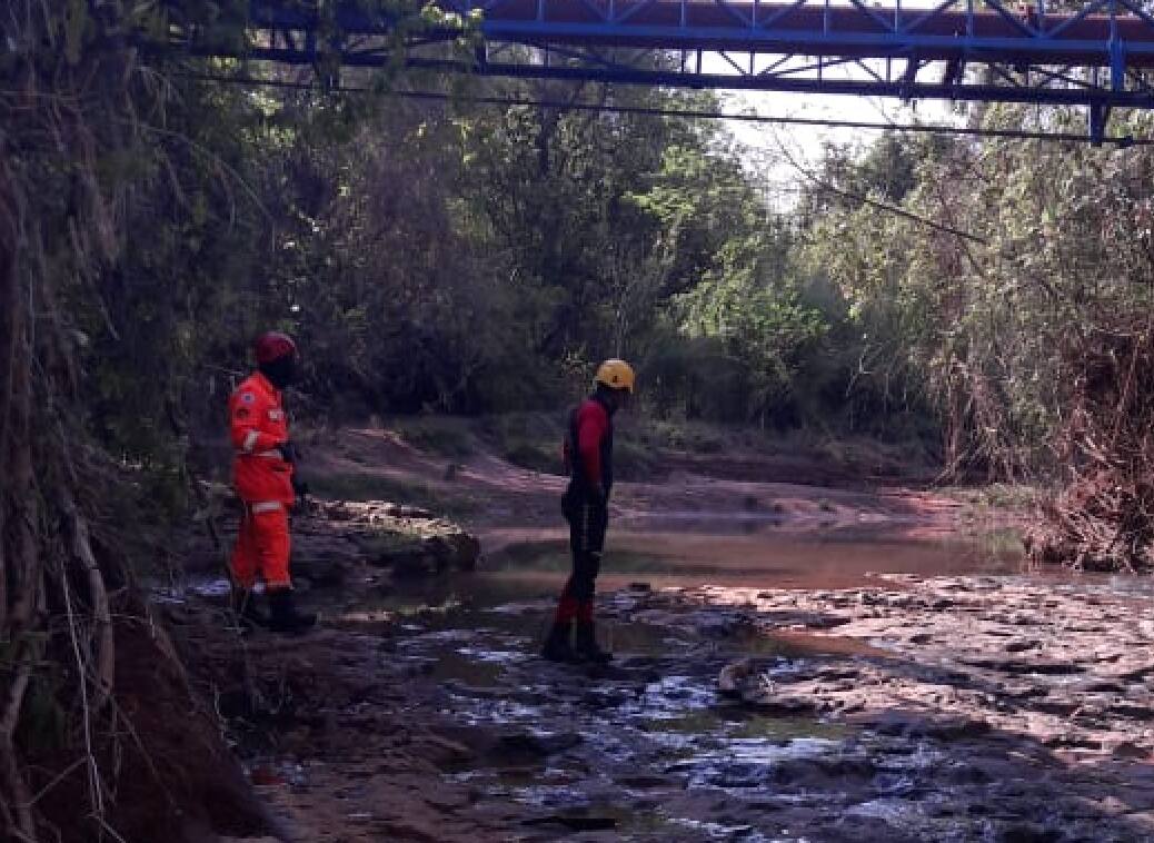 Bombeiros não encontram mulher levada por enxurrada em Uberaba; buscas continuam
