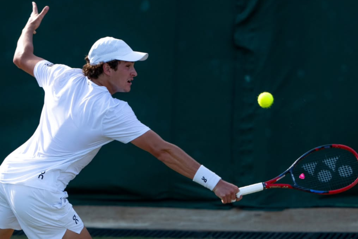 João Fonseca em ação no Grand Slam de Wimbledon