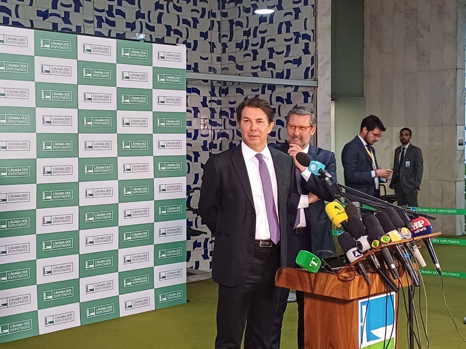 Arthur Maia em entrevista na Câmara dos Deputados