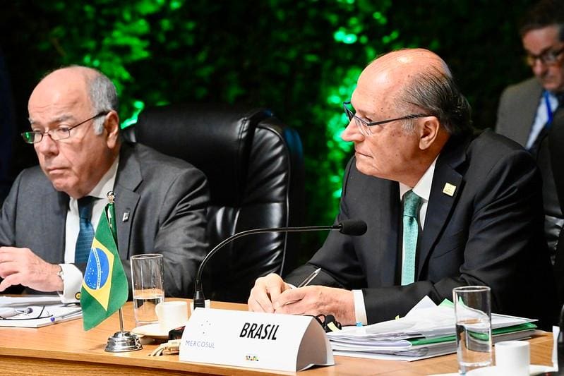 Na imagem :(da esquerda para a direita), o ministro das Relações Exteriores, Mauro Vieira, e o vice-presidente da República, Geraldo Alckmin