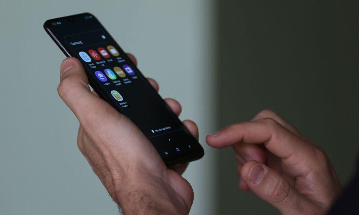 Mais de 47 mil celulares foram furtados ou roubados no ano passado