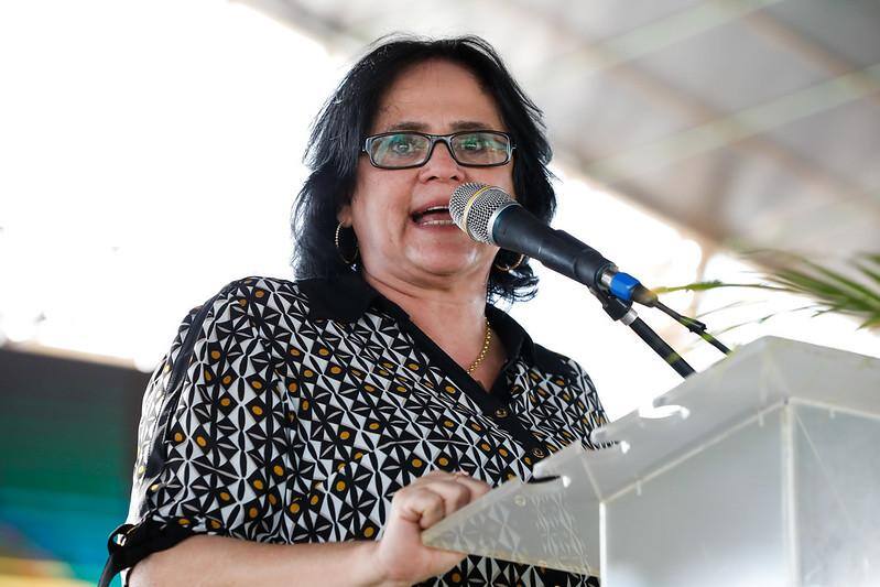 Na imagem, a ex-ministra e candidata ao Senado pelo Distrito Federal, Damares Alves