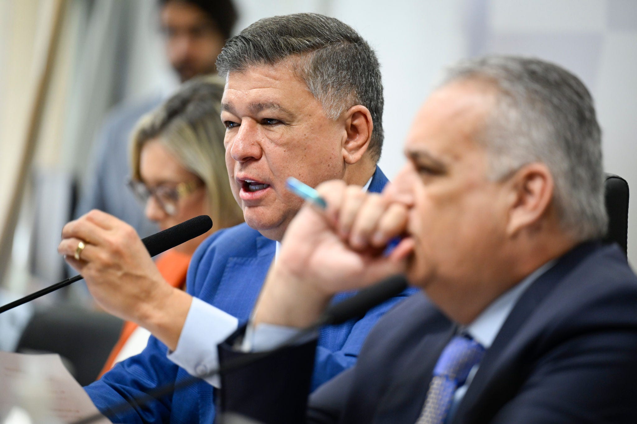 Comissão Parlamentar Mista de Inquérito do INSS - 2025 (CPMI - INSS) realiza oitiva da coordenadora da Câmara de Coordenação e Revisão Previdenciária da Defensoria Pública da União (DPU).

O objetivo da comissão é investigar fraudes no Instituto Nacional do Seguro Social (INSS), envolvendo descontos irregulares em benefícios de aposentados e pensionistas. A CMPI é formada por senadores e deputados, num total de 32 titulares e igual número de suplentes. 

Mesa: 
coordenadora da Câmara de Coordenação e Revisão Previdenciária da Defensoria Pública da União (DPU), Patrícia Bettin Chaves;
presidente da CPMI - INSS, senador Carlos Viana (Podemos-MG), conduz depoimento;
relator da CPMI - INSS, deputado Alfredo Gaspar (União-AL).

Foto: Andressa Anholete/Agência Senado