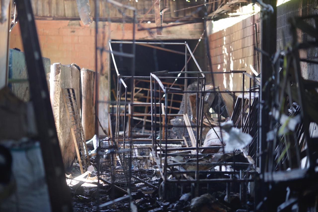 Incêndio depósito