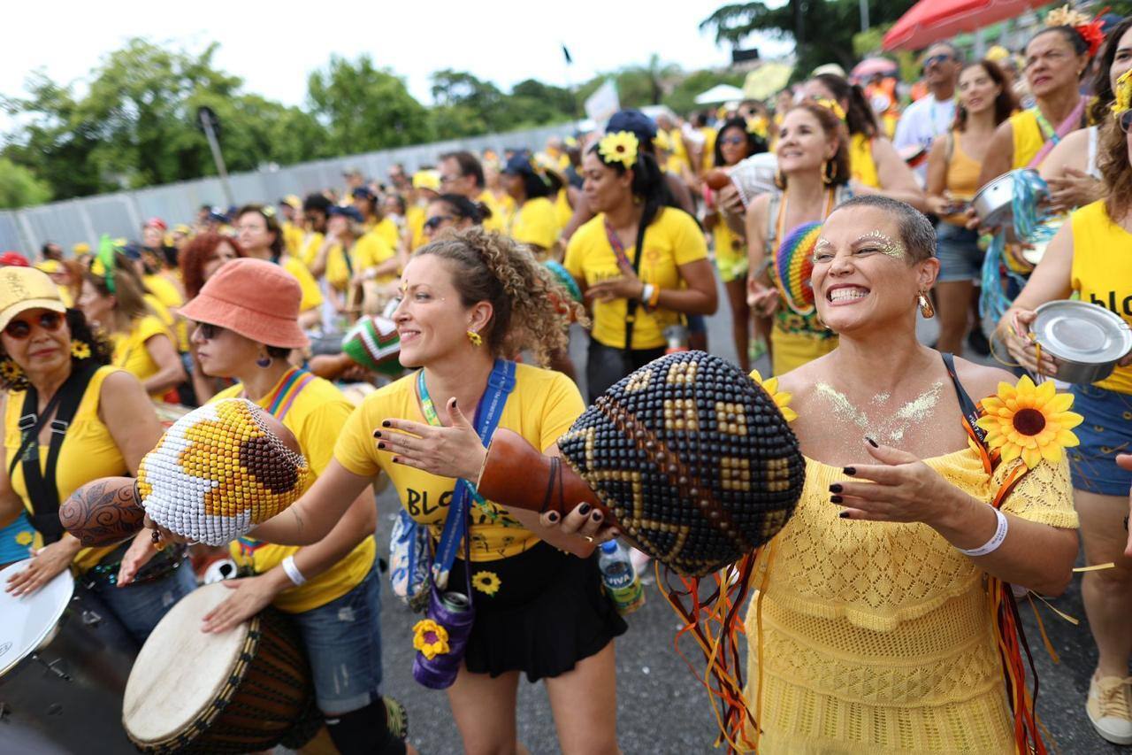 Bateria do Bloco da Esquina durante ensaio para o Carnaval