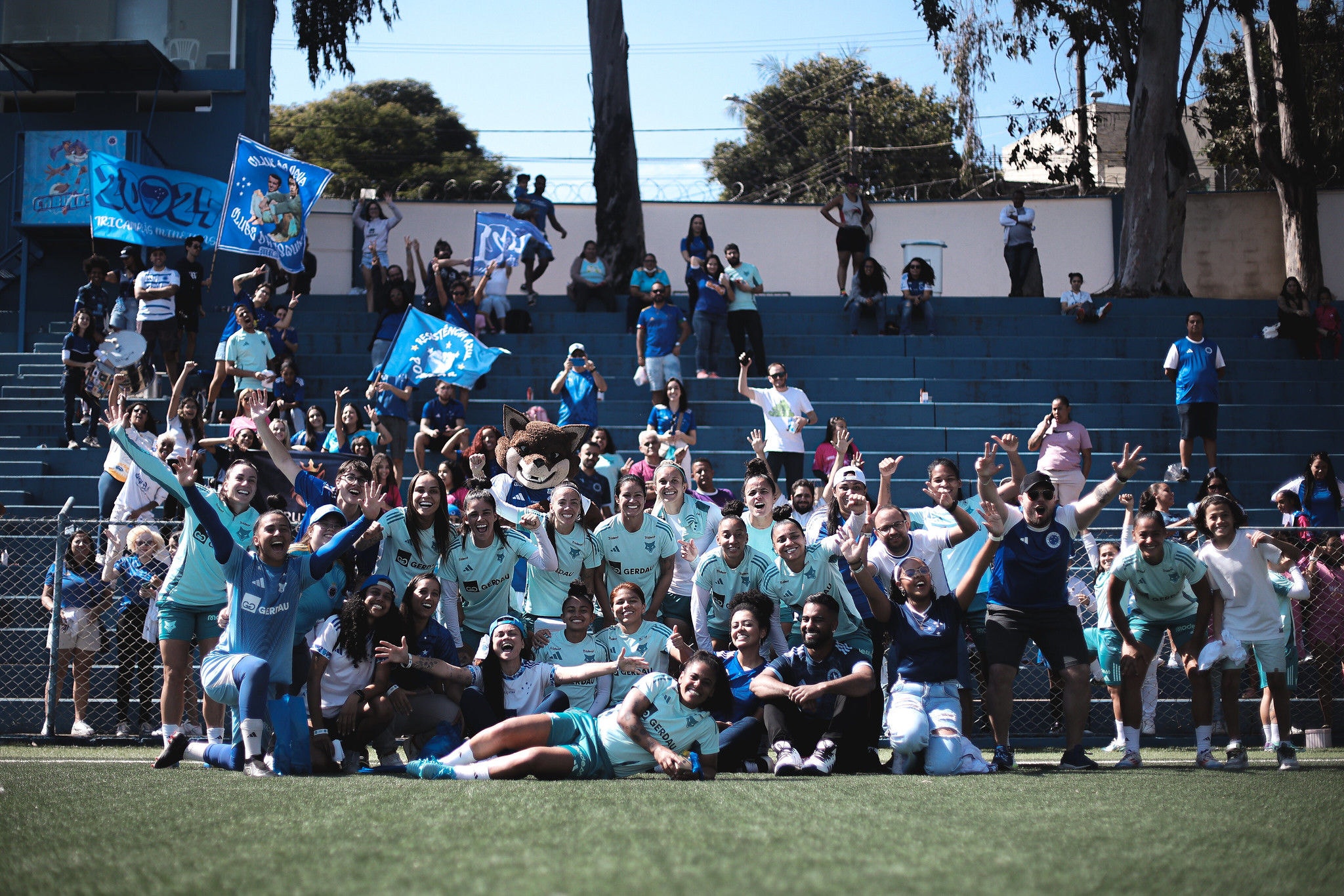 Torcida pode acompanhar o treino por completo e prestigar as jogadoras favoritas.