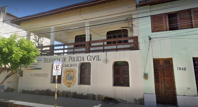 Fachada da Delegacia de Cascavel (CE): Polícia Civil pede ajuda à população para prender suspeito
