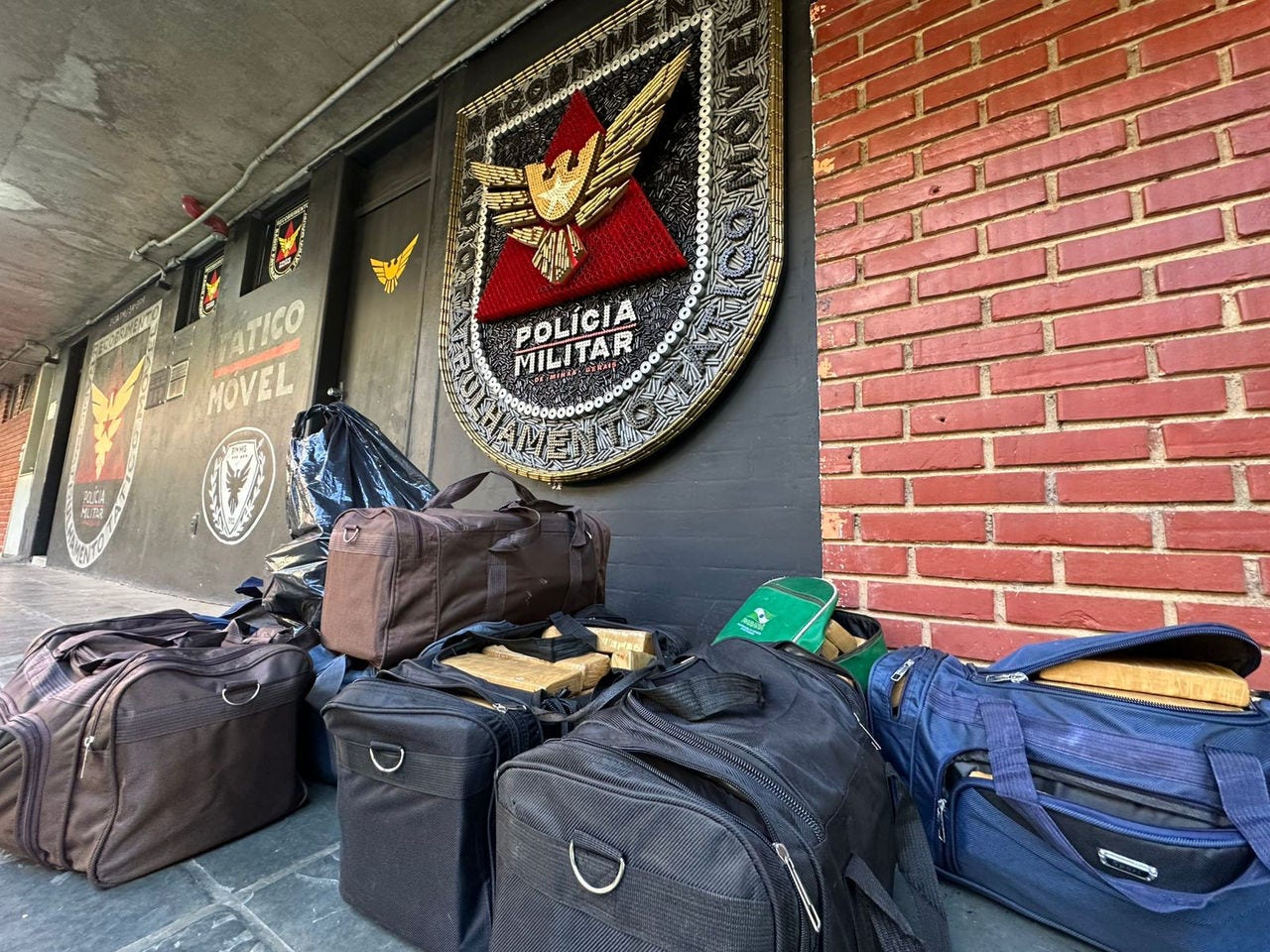 A droga, que saiu de Foz do Iguaçu (PR) tinha como destino final o bairro Pindorama, onde seria distribuída para outras regiões. 