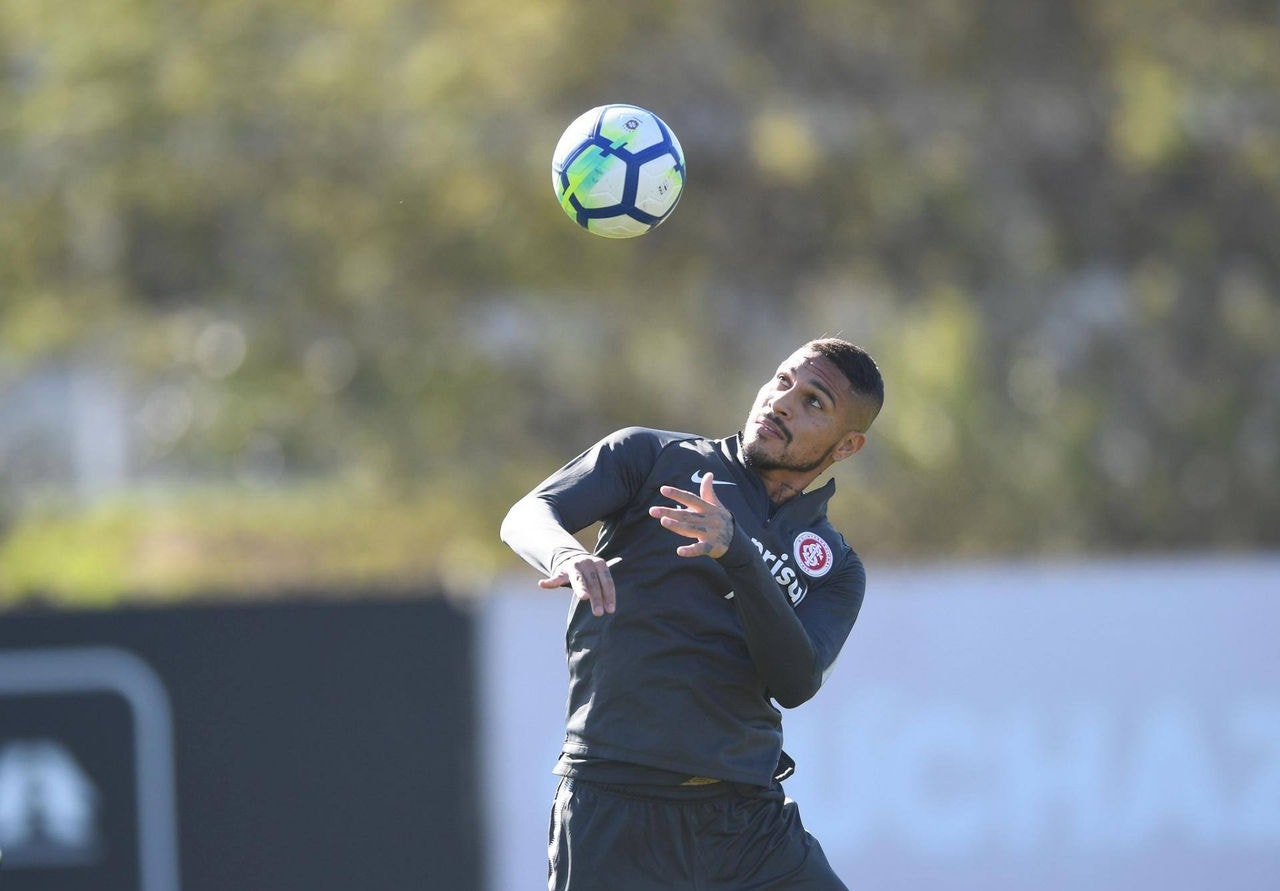 Paolo Guerrero foi suspenso novamente após justiça suíça derrubar o efeito suspensivo