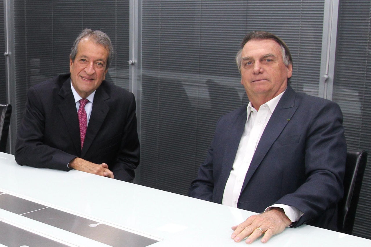 O presidente nacional do PL, Valdemar Costa Neto, e o ex-presidente Jair Bolsonaro na sede do PL. 