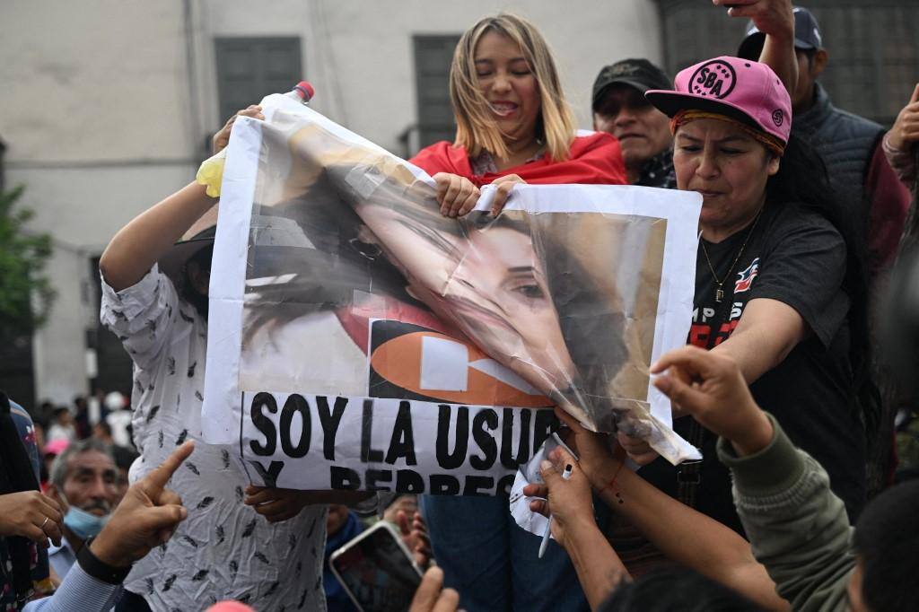 apoiadores de Pedro Castillo se manifestam no Peru